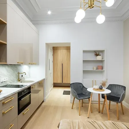 Апартаменты Raina Boulevard Exclusive Design By The Park *