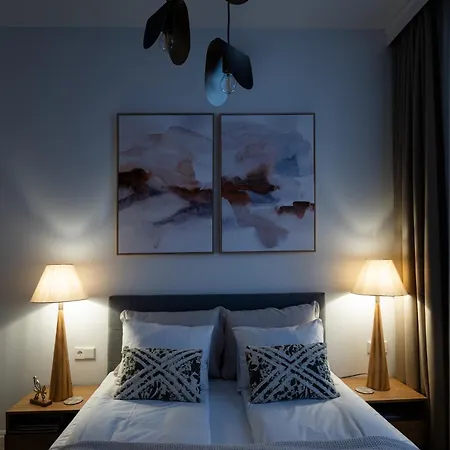 Апартаменты Raina Boulevard Exclusive Design By The Park